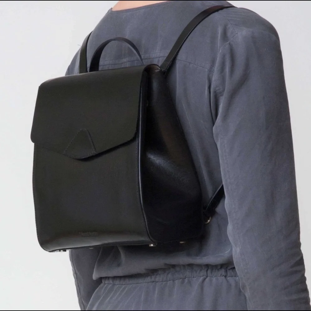 VereVerto Mini Macta Convertible Leather Backpack - Picture 15 of 16